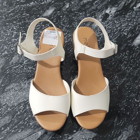 BRAND NEW ME TOO  WOMEN'S FAUX LEATHER HEEL SANDALS   - Picture 2 of 16